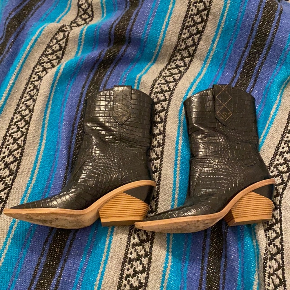 FENDI WESTERN FASHION BOOTS AUTHENTIC